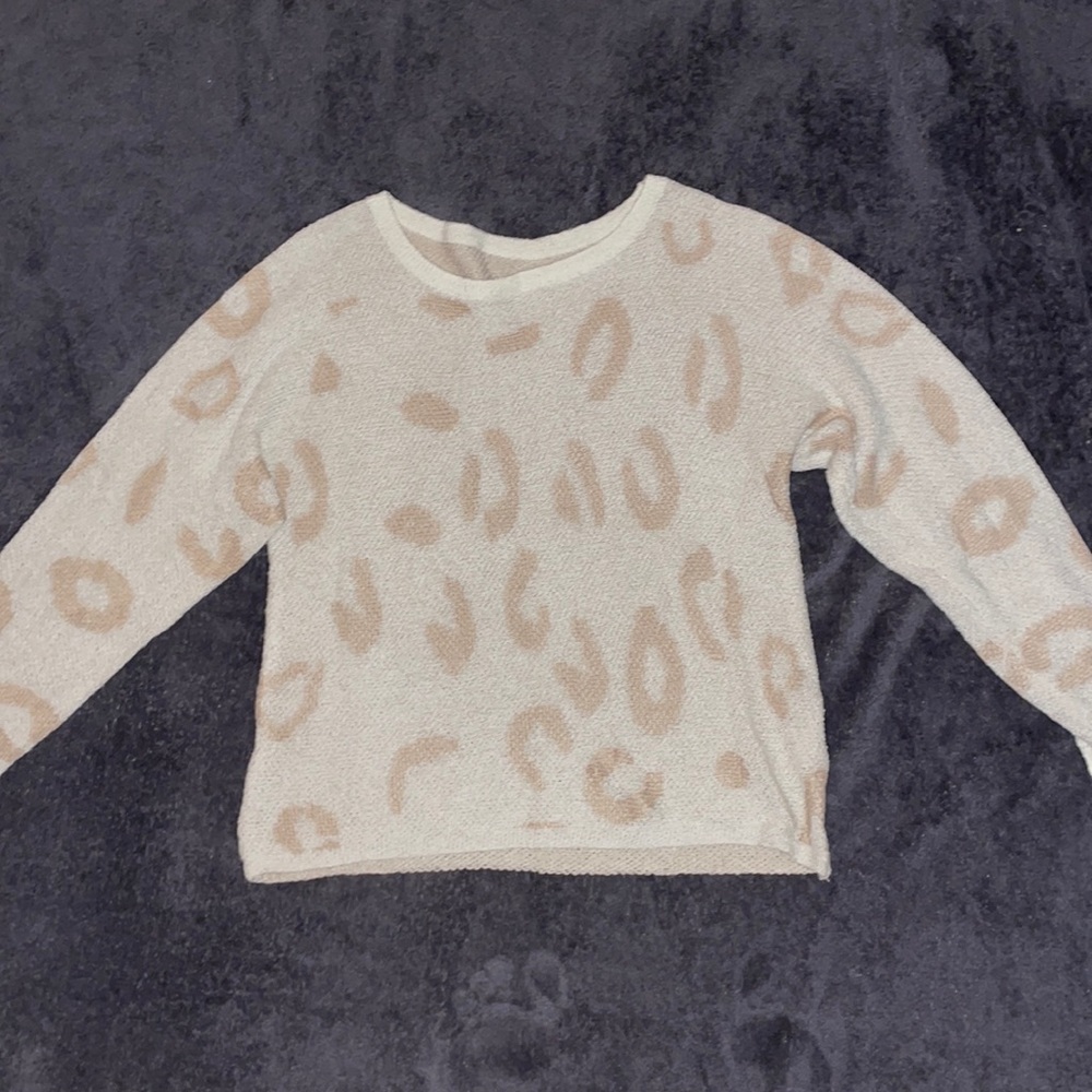 Long sleeve cropped, cheetah print top. Size small, could fit xsmall
